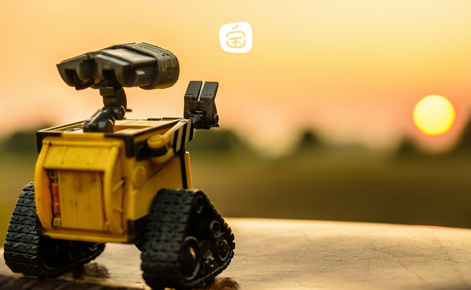 หุ่นยนต์ส่งของอัจฉริยะ: เทคโนโลยีใหม่จากโรงงานจีนสู่อนาคตการบริการในไทย (Boxes Package Delivery Robot)